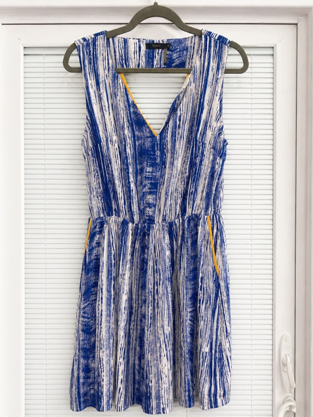 THML Blue White Print Sleeveless Dress V Neck Elastic Waist Pockets